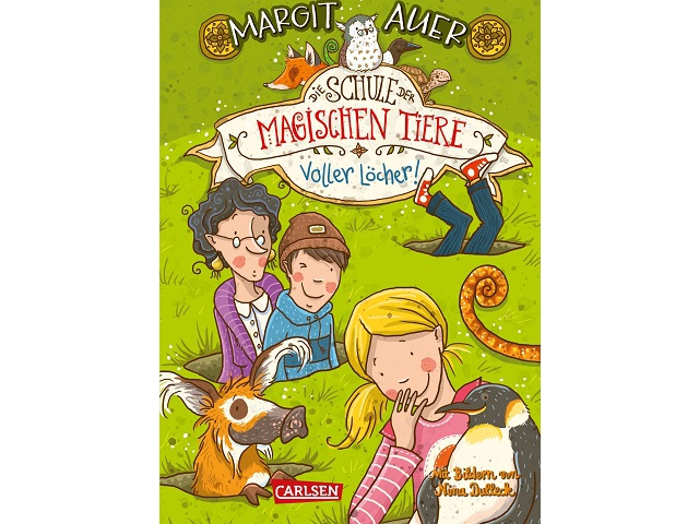 "Ein Comicbuchumschlag mit zwei Kindern und Tieren in der Schule."