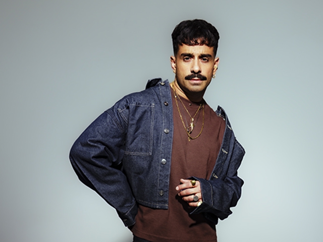 Bild von Gökhan Türkmen live mit Orchester